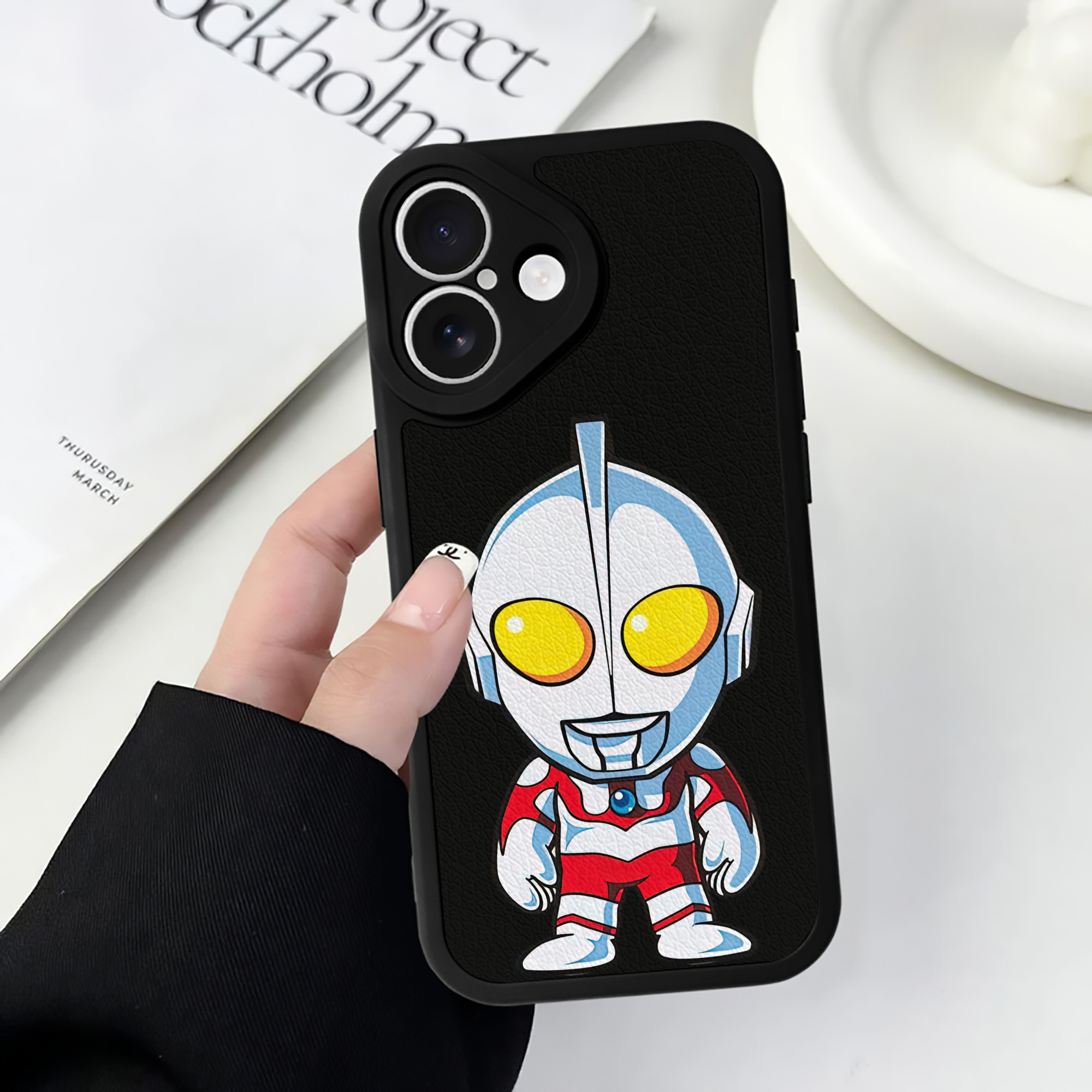 （画像用） ウルトラマン Ultraman 【iPhone 16シリーズ対応】シリコンスマホケース（レザー調） 材質：シリコン